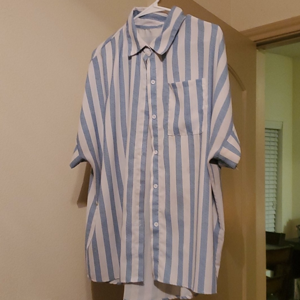 Button down - Picture 2 of 2